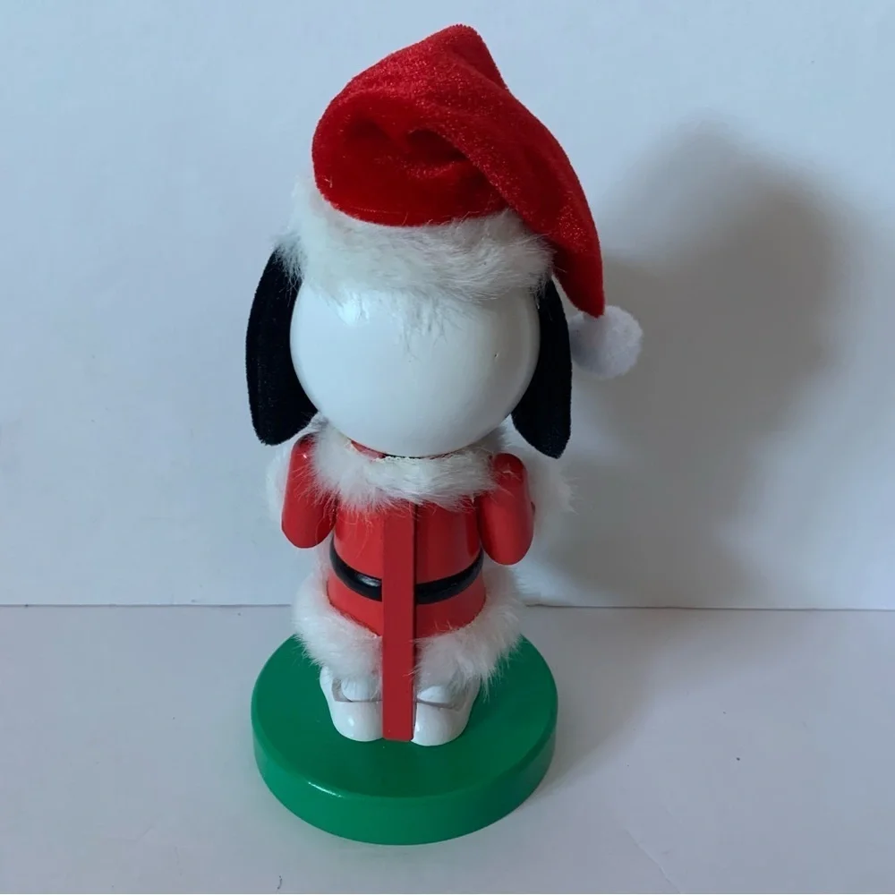 NWT. PEANUTS Snoopy 8.5” Nutcracker with Santa Hat